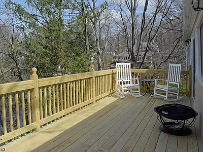 30 Laurelwood Dr — Photo 3