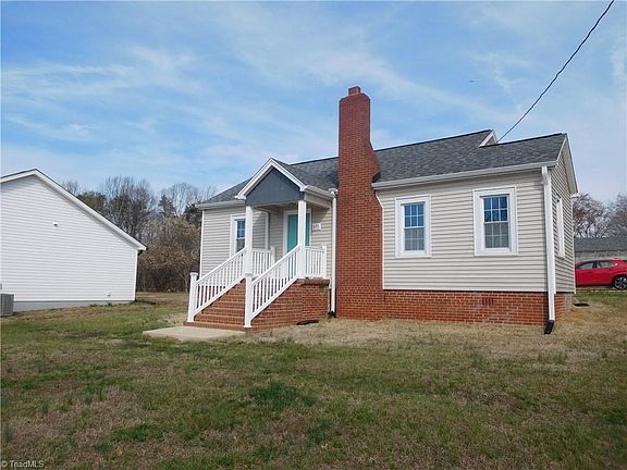 2nd image of 535 Old Hollow Rd