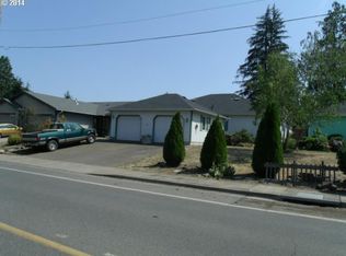 1910 S 6th St, Cottage Grove, OR 97424