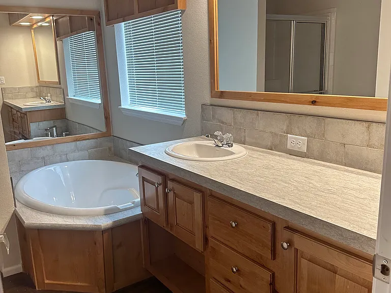 354 SE Lee Ln #2 — Photo 2