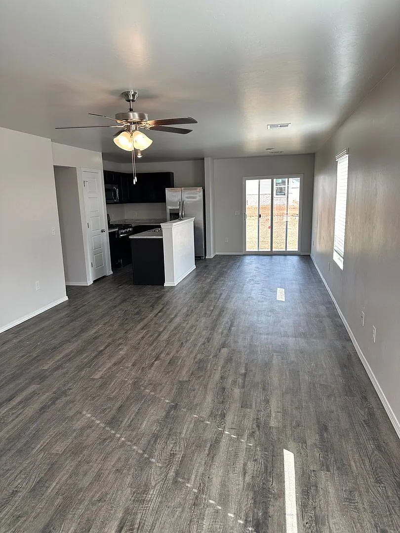 Prize-Winning Special! | Enjoy a $500 Move-In Credit on Us + Modern 3-Bed, 2-Bath Home in Yukon — Photo 4