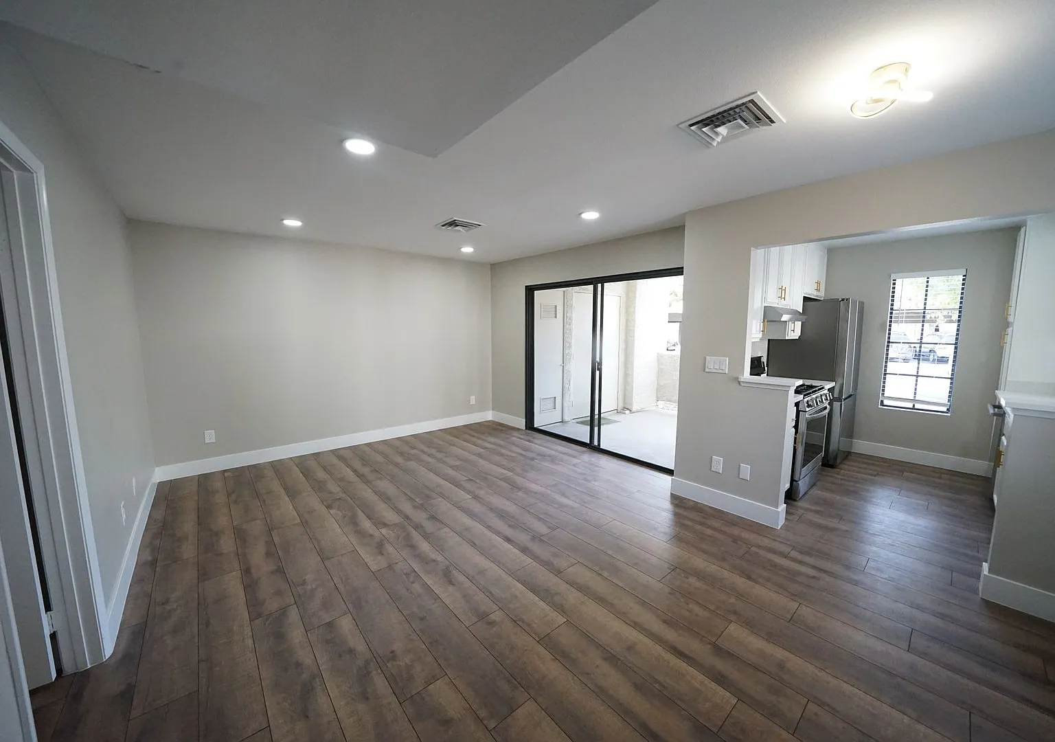 Showings Available Now — Photo 3