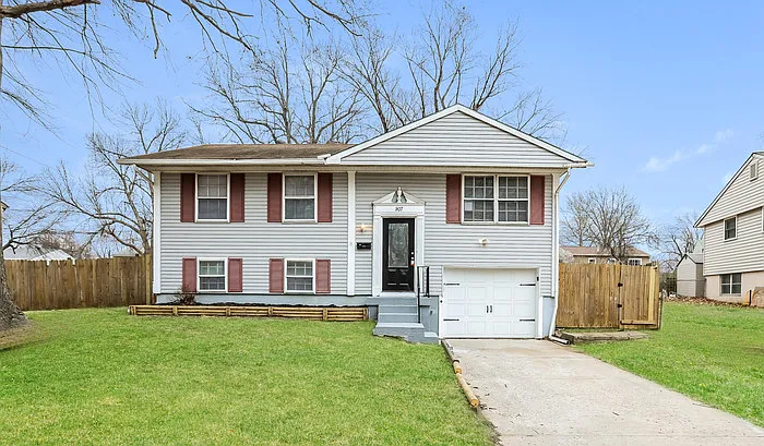 3 bed, 1.5 bath, 1200 sqft, $1,595 — Photo 1