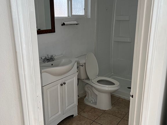 5th image of 1758 Anaheim Ave #B