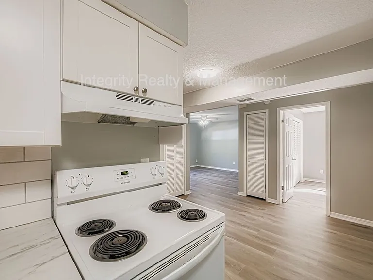Parkridge Apartments — Photo 11