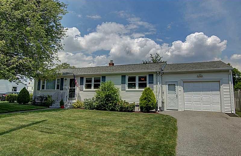 2nd image of 237 Chapmans Ave