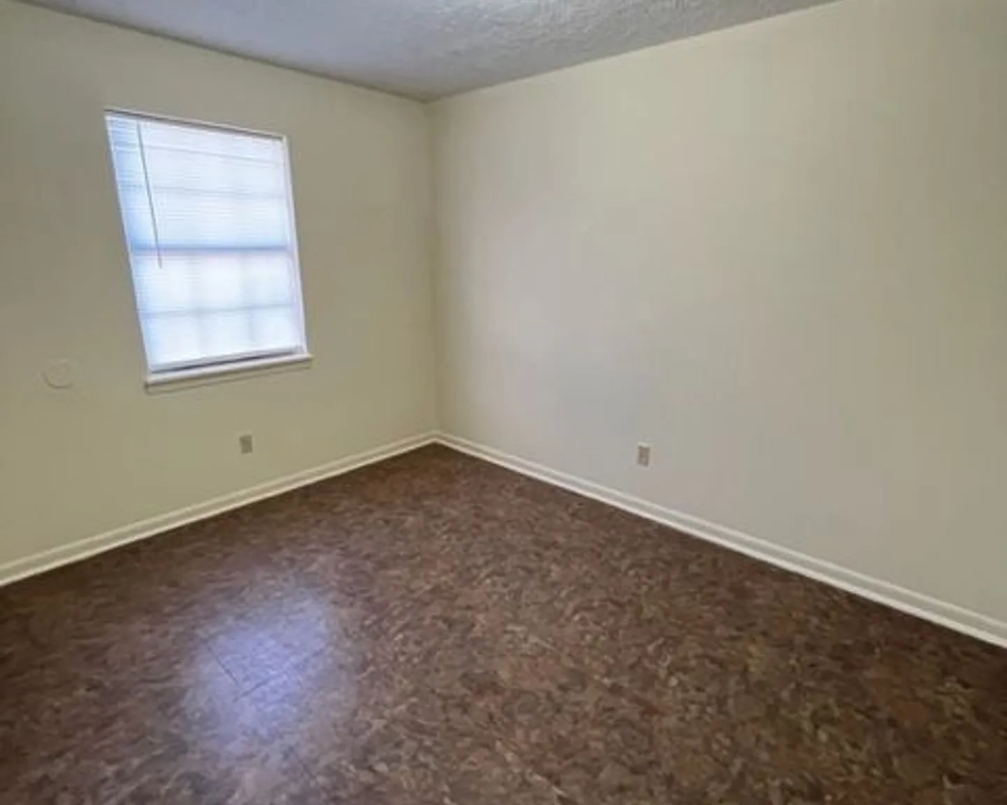 Renovated 3 Bedroom 2 Bath Apartment Unit for Rent! — Photo 4