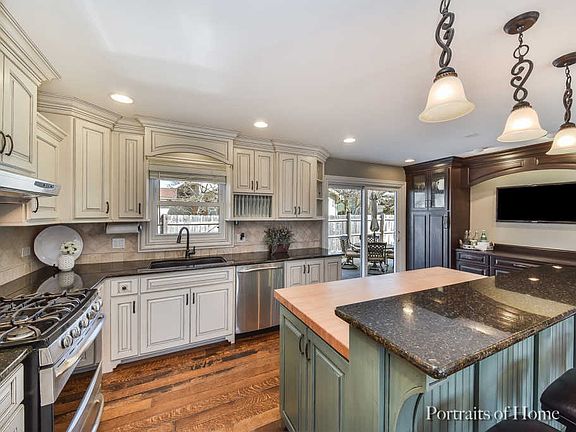 3rd image of 1329 Wilshire Dr