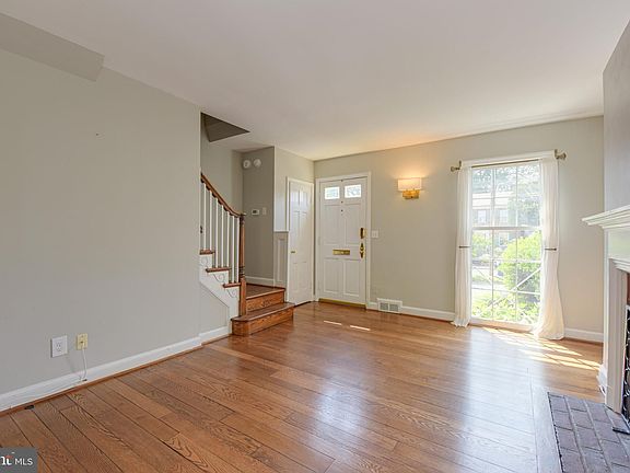 4th image of 706 S Royal St