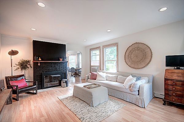 1st image of 412 Minnieford Ave