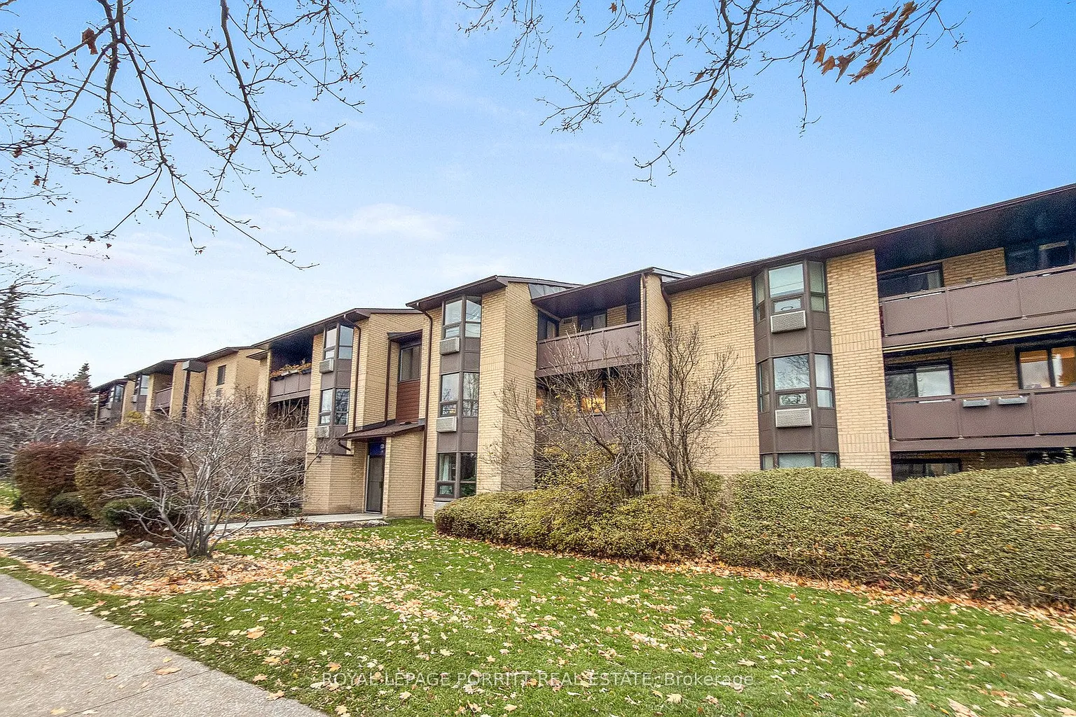 3835 Lake Shore Blvd W #208 photo 1