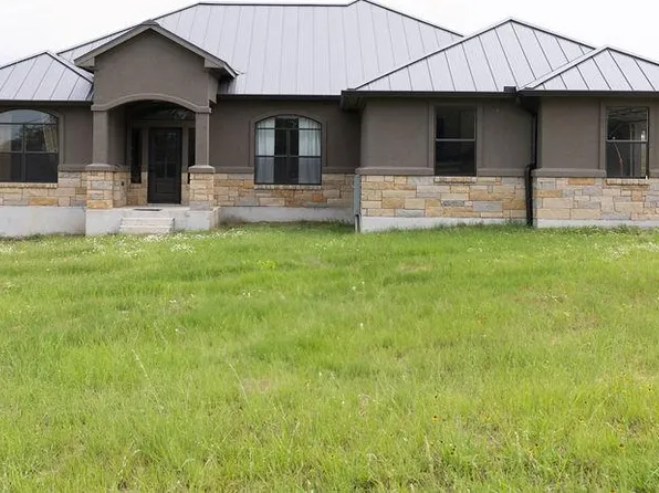 111 Powder Rdg, Luling, TX 78648