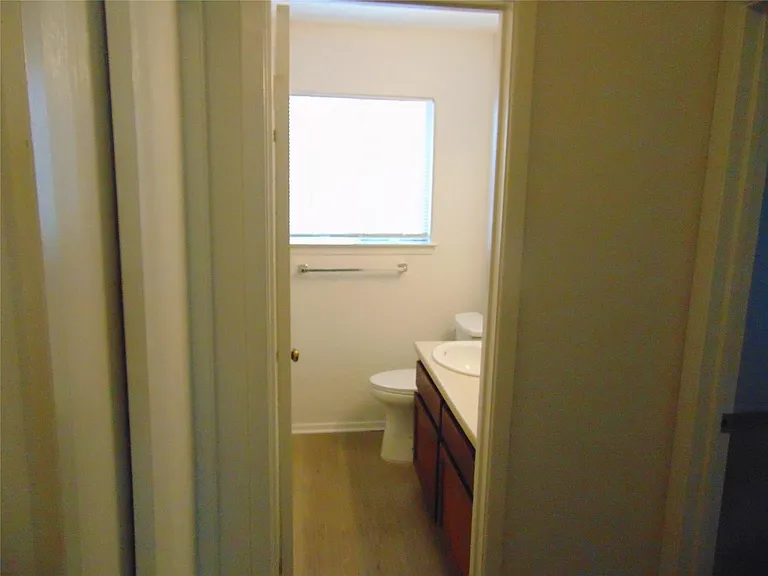 508 Burlwood Ct — Photo 12