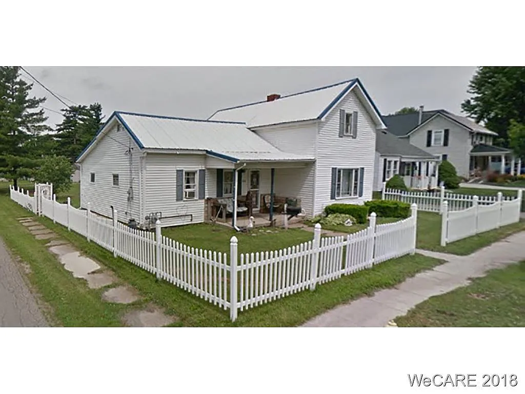 226 Stevens St photo 1