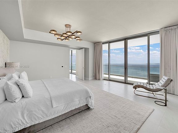 5th image of 18975 Collins Ave #4200