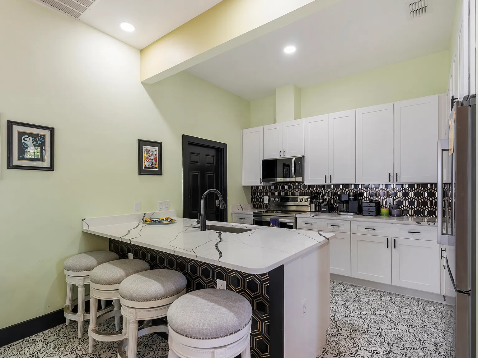 3 bed, 1744 sqft, $2,700 — Photo 3