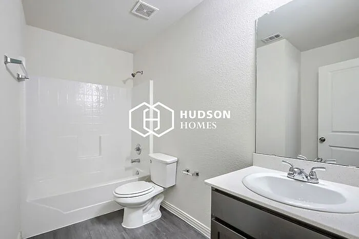 1805 Wellington St — Photo 10
