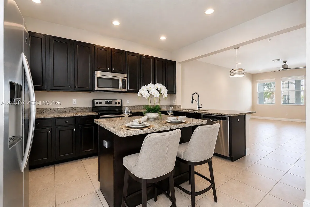 Building Photo - 2709 SW 119th Way #2709