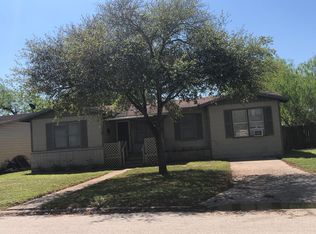 307 E Shelton St, Kingsville, TX 78363