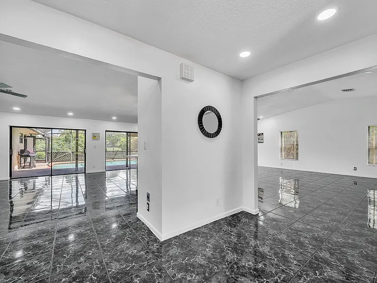 303 NW 105th Ter — Photo 5