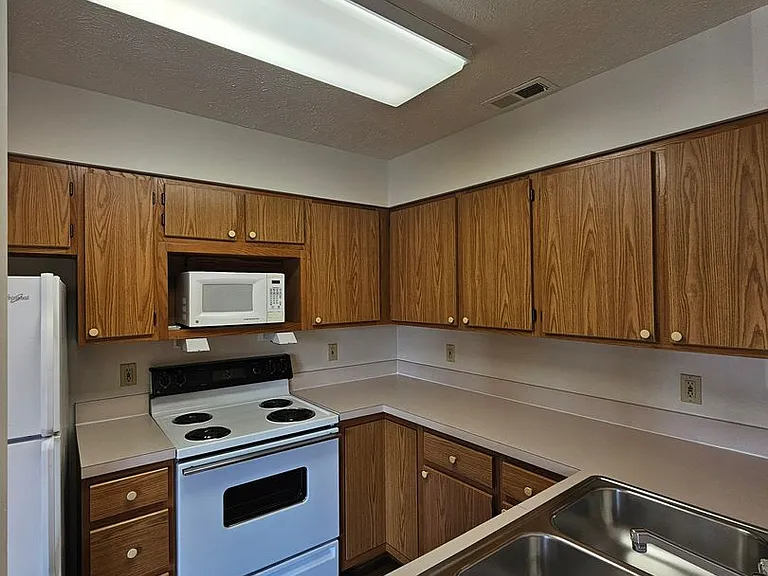 Affordable Apartment Community Comfortable Living in a Convenient Location — Photo 5