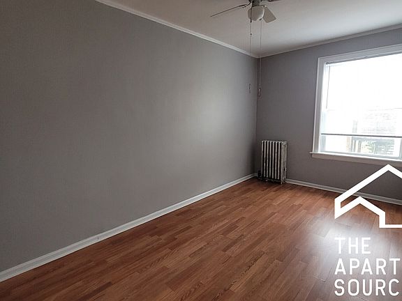 3rd image of 2349 W Devon Ave #211