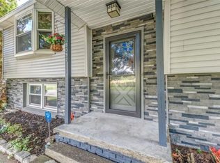 8092 Mills Rd, Baldwinsville, NY 13027