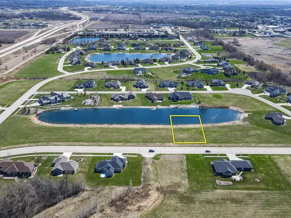 1088 Ducharme Pkwy #51, Fond Du Lac, WI 54935