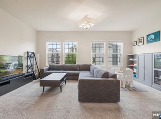 4 Marshall Ln, Wood Ridge, NJ 07075