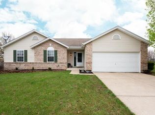 1674 Oakwood Dr, O'Fallon, MO 63366