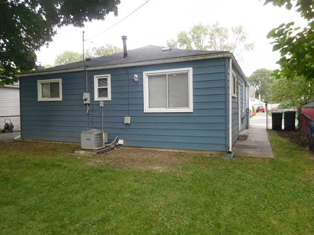 3 bed, 1129 sqft, $1,650 — Photo 2