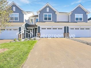 214 Huntington Dr, Waconia, MN 55387