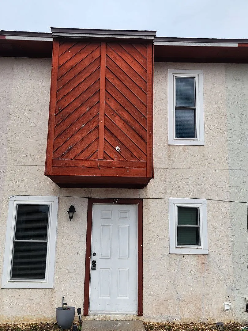 Photo 2 of 19 - 4455 W 19th St #17 - Panama City, FL Building Photo - 4455 W 19th St #17