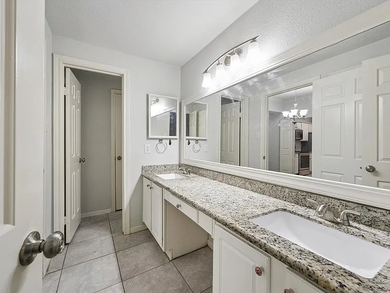 2255 Braeswood Park Dr #137 — Photo 15