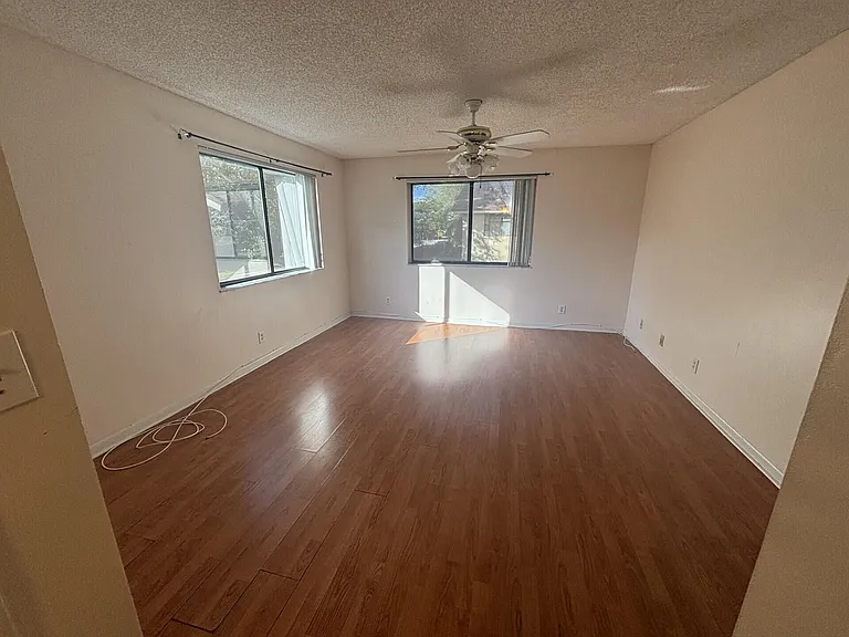 110 SE 7th St #5 — Photo 10