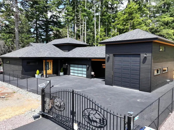 1345 Nautical Heights Dr, Brookings, OR 97415