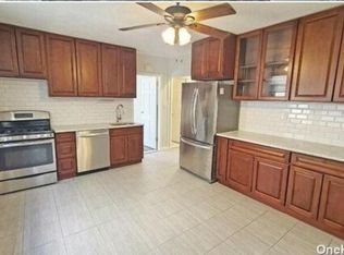 7716 65th St, Ridgewood, NY 11385