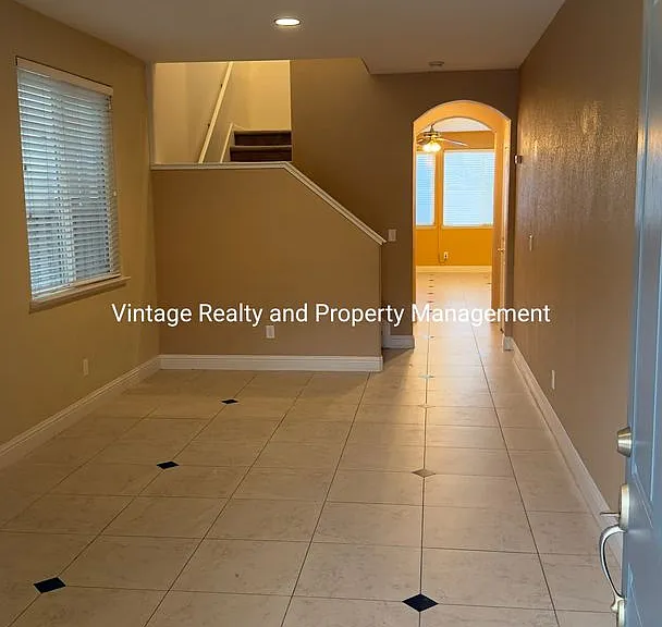 244 Lazy Ridge Ave — Photo 3