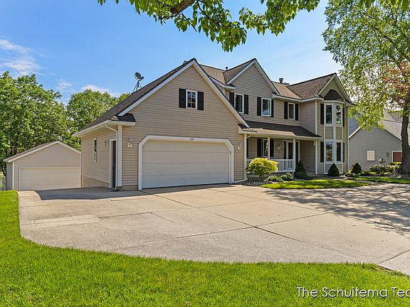 4th image of 1083 Lumina Dr