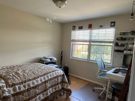 4th image of 1423 N Nash St