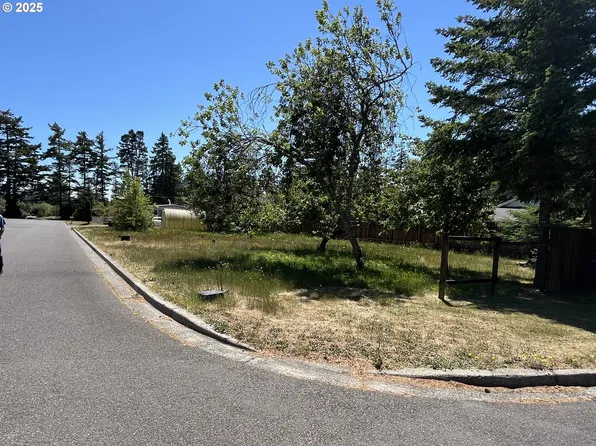 Tamarack St, Florence, OR 97439