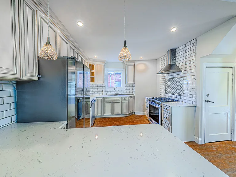 8-35 Lake St #1 — Photo 3