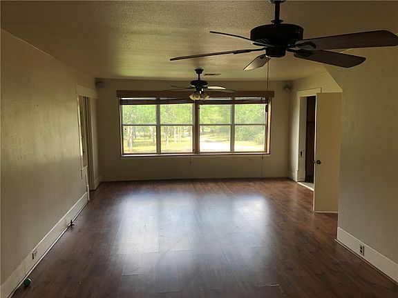 3rd image of 147 Simpson Ave