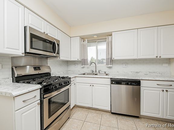 2nd image of 255 E Fullerton Ave