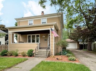 45 Center St, Algonquin, IL 60102