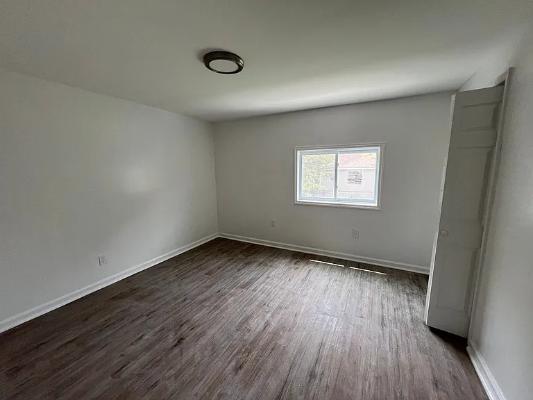 1143 Eynon St — Photo 10