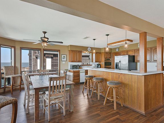 5th image of 16614 Bayfront Dr