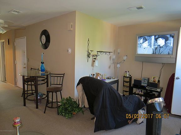 4th image of 27 Francine Ct #B