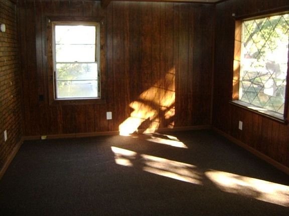 4th image of 3089 Linda Dr