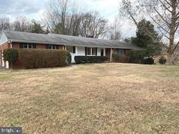 744 Lawton St, Mc Lean, VA 22101